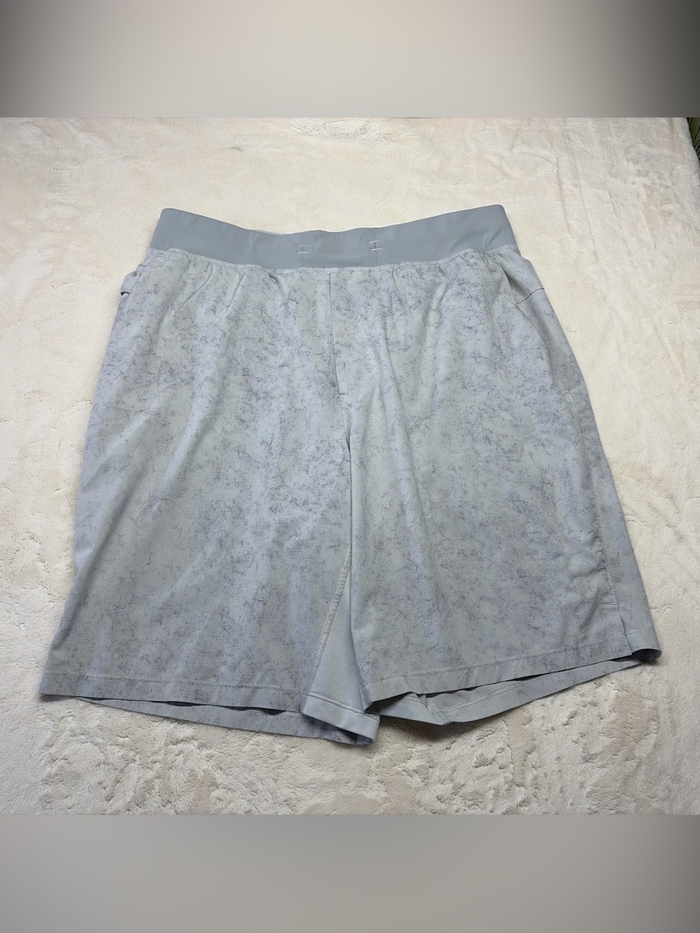Lululemon Men's Training Workout Shorts Gray Marble Lightweight Athletic Sz L